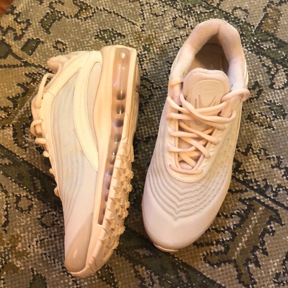 Women’s Nike Guava Air Max